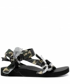Arizona Love Shoes Camo 'Trekky Bandana' Sandals